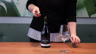 Wein öffnen mit dem Kellnermesser