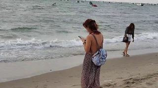 PATTAYA beach road - thai ladys scene 3