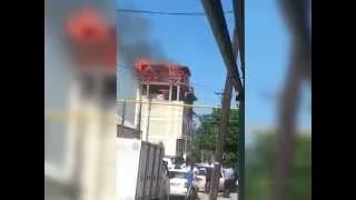 Жители Махачкалы подожгли незаконно строящийся многоэтажный дом
