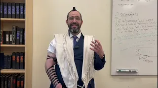 Standing up for the Wife of a Torah Scholar - Rav Meir Elbaz 5784