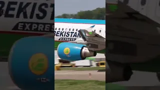 Как красиво 😍 Вылетает Airbus A320 Uzbekistan Airways из Сочи 👏