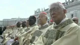 Pope Francis inauguration mass watched by thousands.