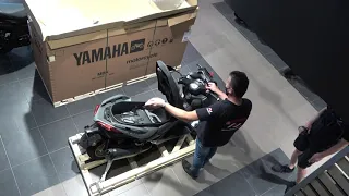 unboxing XMAX 300 TECH MAX 2021 scooter