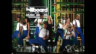 Kelly Clarkson - Medley Hits at Billboard Music Awards 2019