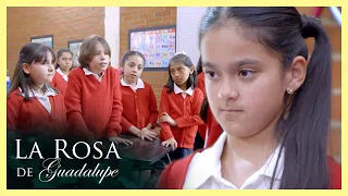 Adrián arremete contra su compañera Lupita | La Rosa de Guadalupe 3/4 | Niña normal