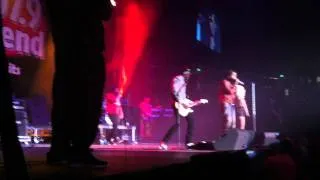 Neon Hitch performing "Ass Back Home" with Gym Class Heroes at 107.9 The End's Jingle Ball