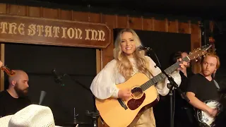 Emily Ann Roberts - Whole Lotta Little live from Station Inn