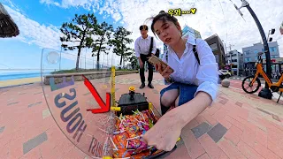 Giving Mentos From Korea Beach!♥ Cute Reaction :)