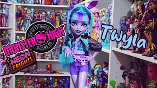 (Adult Collector) Monster High Skulltimate Secrets Neón Frights Twyla Unboxing!