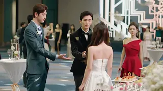Cinderella attended the ball, the two most handsome CEOs invited her to dance!