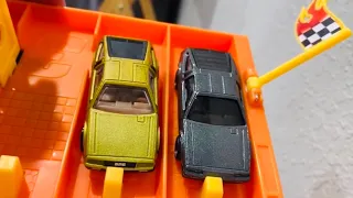 Hot Wheels | DeLorean vs DeLorean | Race 🚦