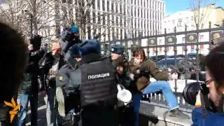 Праздничный пикет в поддержку Pussy Riot