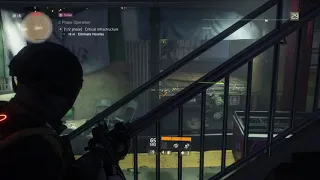 Tom Clancy's The Division™ JTF officer VS hunter