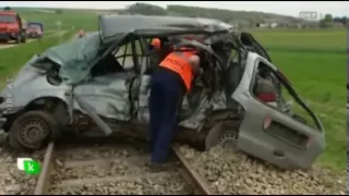 CAR hit by TRAIN | Top Gear crash rebuilt by austrian TV