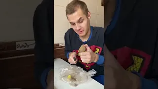 ТВОЙ БАТЯ ГОТОВИТ😂#shorts