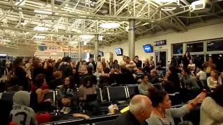 ГРУЗИНЫ ПОЮТ В КИЕВЕ В АЭРОПОРТУ / Georgian national songs in Kiev airport