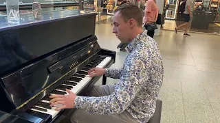 BOOGIE WOOGIE ON THE PUBLIC PIANO