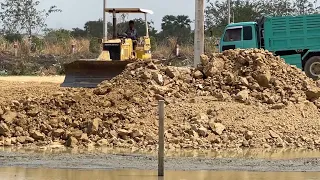 Komatsu Bulldozer Pushing Topsoil18