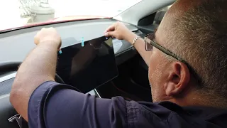 Méthode de pose de protection d'écran en verre trempé sur Tesla model 3 par Éléctron libre