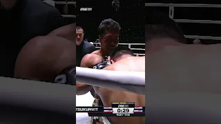 Petsukumvit Boi Bangna 🇹🇭 puts down Petchmuangsri Tded99 with a BARRAGE of punches! 👊⁠⁠