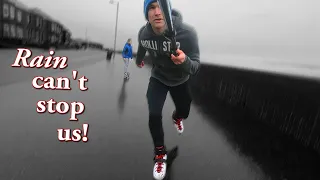 Inline Skating in the Rain - The Rollerblader & The Longboarder