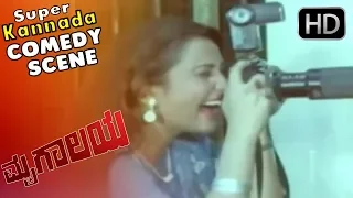 Ambarish Took Geetha's Camera While taking Picture In Zoo - Kannada Comedy Scenes | Mrugalaya Movie