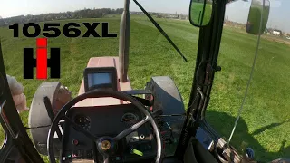 Weideslepen met Case IH 1056 XL (cabvieuw)