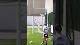 Ronaldo playing basketball🗑 😳⚡ #shorts #cr7 #shortvideo #basket #youtubeshorts #viral