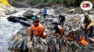 Winter Traditional Duwali Fishing 🐟🐠in Mountain River Khadam Khola Fishing Cooking in Stone & Eating