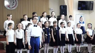 Младший хор1 кл- песня  Выбор- солист Смертин Лев