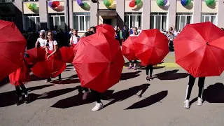 Танец с зонтиками от 5 класса