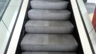 Limpieza de escaleras eléctricas.