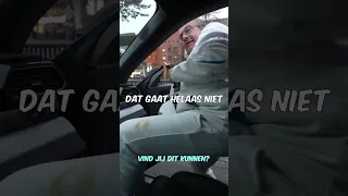 Vreemde man stapt bij Enzo in de auto! | Enzo Knol