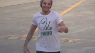 1D'S LOUIS TOMLINSON PLAYING SOCCER IN SYDNEY