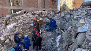 GLOBALink | 83-year-old quake survivor saved by Chinese and Turkish rescuers in stable condition