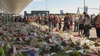 Flight MH17: Victims' bodies flown to the Netherlands