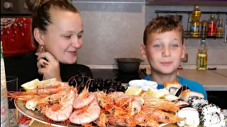 Мукбанг Огромные Креветки 🦐🍣Роллы/Отвечаем на вопросы /Спасибо Валерии за донат💵