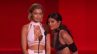 Gigi Hadid and Kylie Jenner Present Best Rap/Hip-Hop Album - AMA 2015