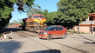 Tren casi se lleva a Persona Imprudente!!!! Trenes Pesados llegando a Ciudad Madero, Tamaulipas!!!