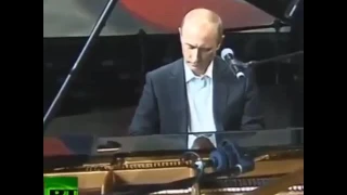 Путин кайфует