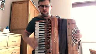 The Maid Behind the Bar - Irish Reel on Piano Accordion