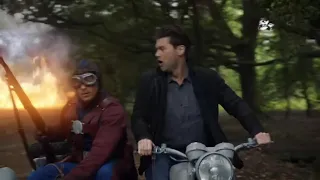 One of the funniest scene transitions ive ever seen DC's Legends of Tomorrow