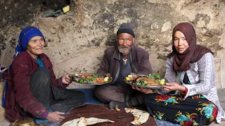 Old Lovers Best Stuffed Eggplant Recipe | Afghanistan Mountain Village Life in a Cave