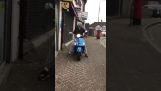 Guys robbing shop on moped goes wrong