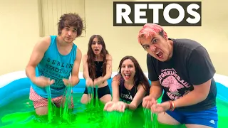 RETOS EN LA PISCINA DE SLIME CON EL TEAM | Lyna Vlogs