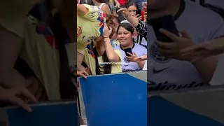 Momento lindo de la tarde, Nicky Hernández nos regaló una escena romántica. #americafemenil