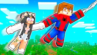 URATOWAŁEM DZIEWCZYNE JAKO SUPERHEROS SPIDERMAN w MINECRAFT!