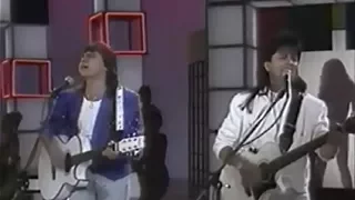 Chitãozinho e Xororó - Brincar De Ser Feliz (Ao Vivo) | 1992