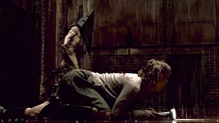 Terror em Silent Hill (2006) - Primeira Aparição do Cabeça de Pirâmide
