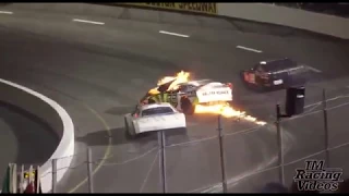 Машина загорелась вместе с водителем во время гонок NASCAR